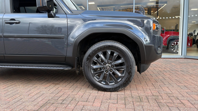 Toyota Land Cruiser 2.8 D-4D 204 Invincible 5dr Auto [7 Seat] Diesel Station Wagon